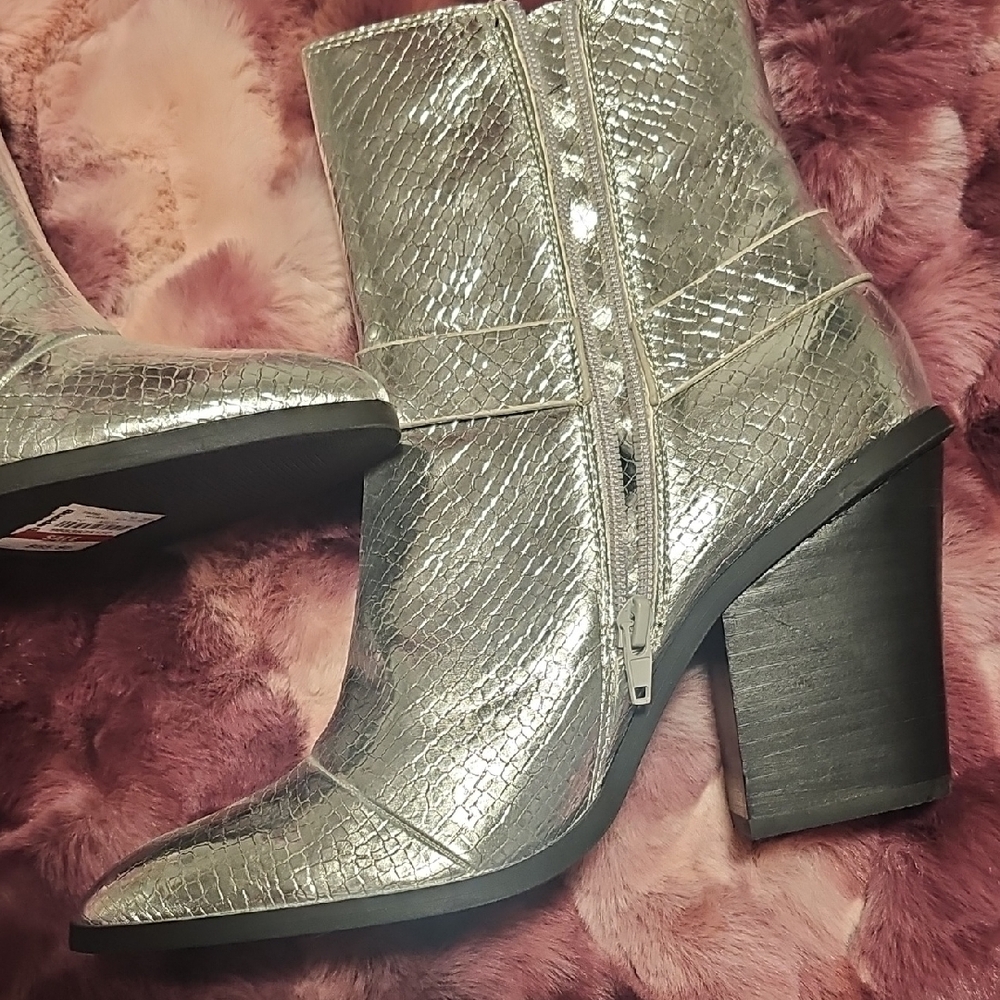 DV by Dolce Vita Silver Heeled Boots with Floral Accents - Picture 4 of 5